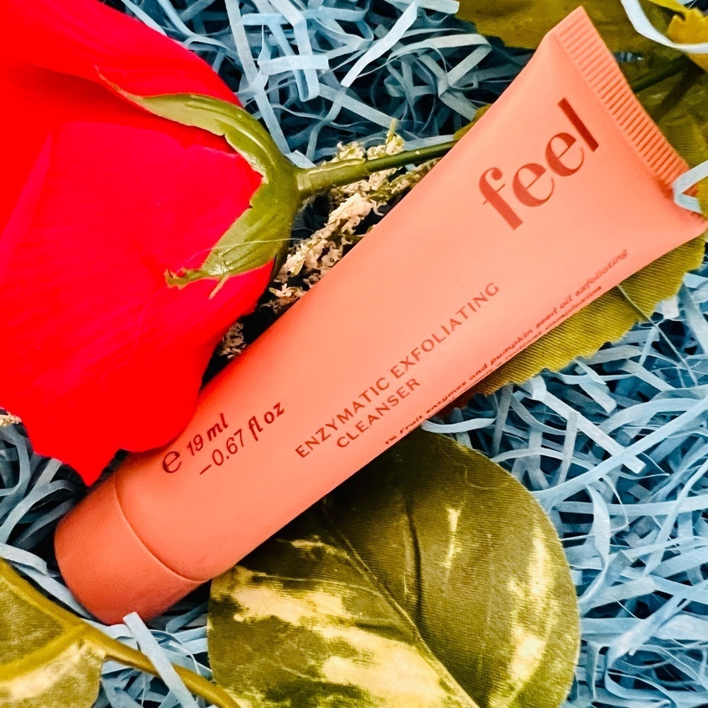 New Feel Enzymatic Exfoliating Cleanser Premium Travel Size